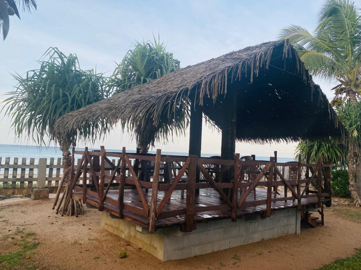 Trincomalee Ocean Front Condos Exteriör bild